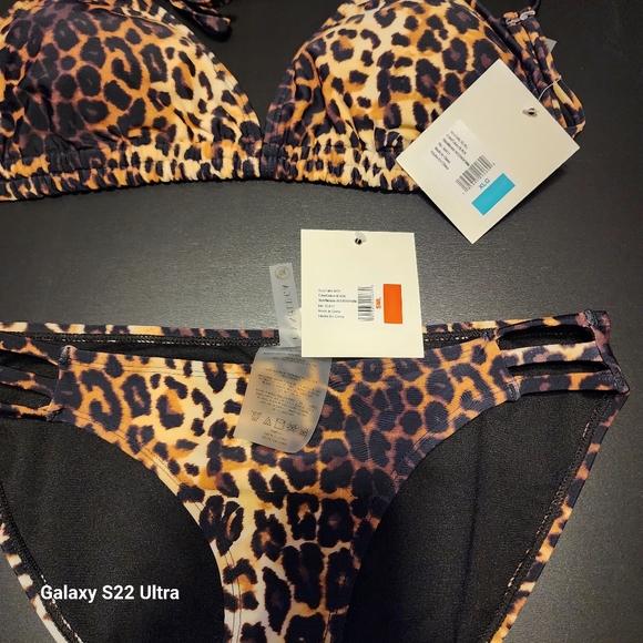 Swimsuit - Picture 7 of 14